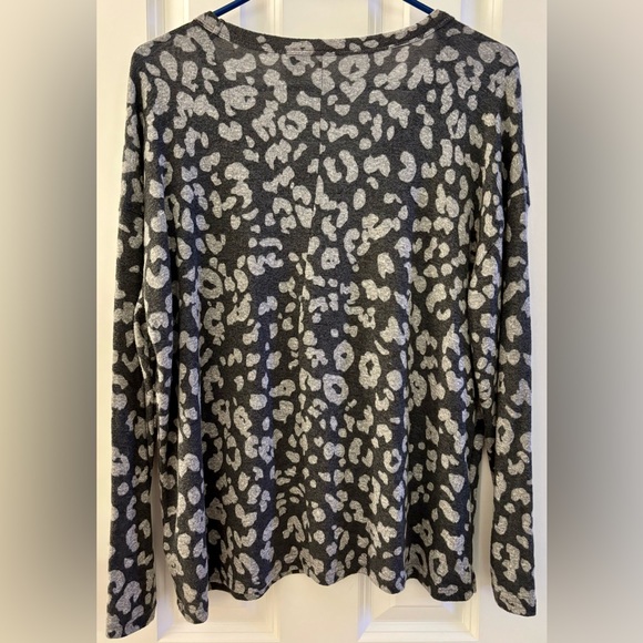 Old Navy, sz S, Sweater, pullover V-neck, leopard print knit, oversized, NWT - Picture 4 of 5